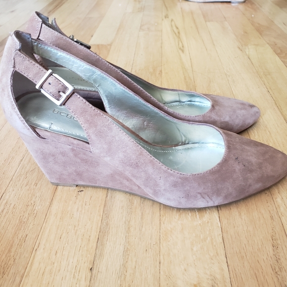 BCBGMaxAzria Tapue Suede Wedge Heels 9 - Picture 5 of 6